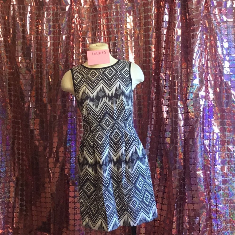 J CREW sleeveless dress in geo patterns size 2 in black & cream colors
